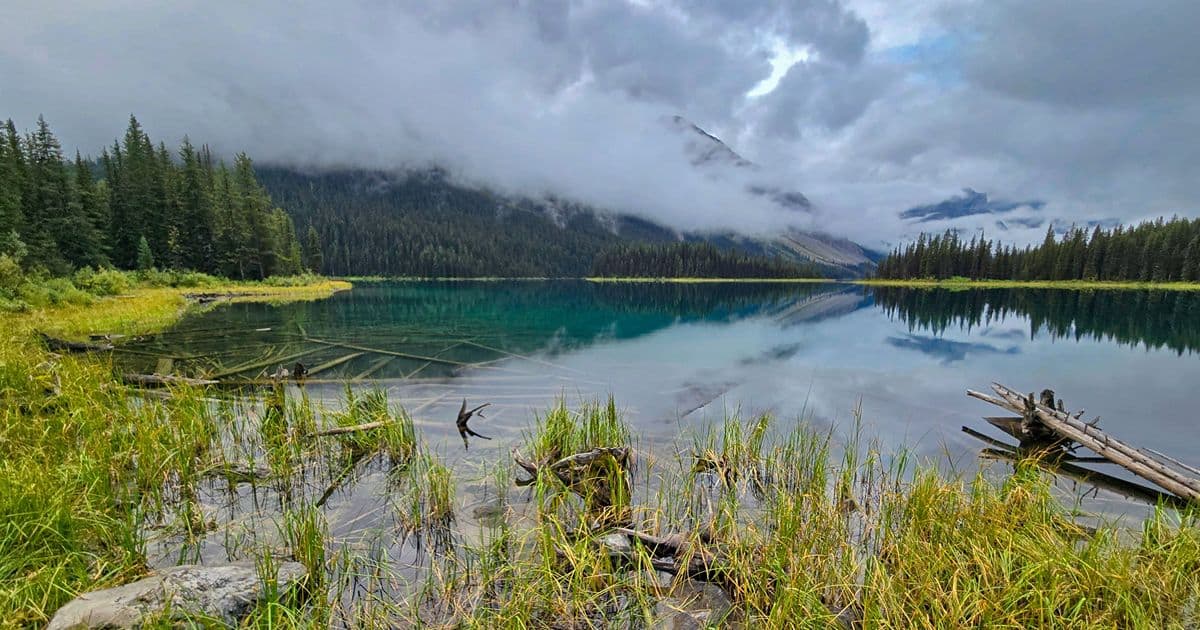 Best time to visit the Canadian Rockies / Marvel Lake